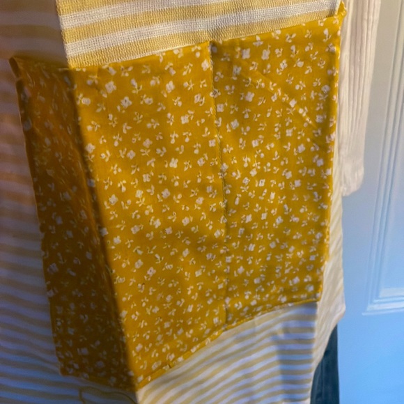 Yellow Handmade Buttercup Apron 💐 - Picture 2 of 10